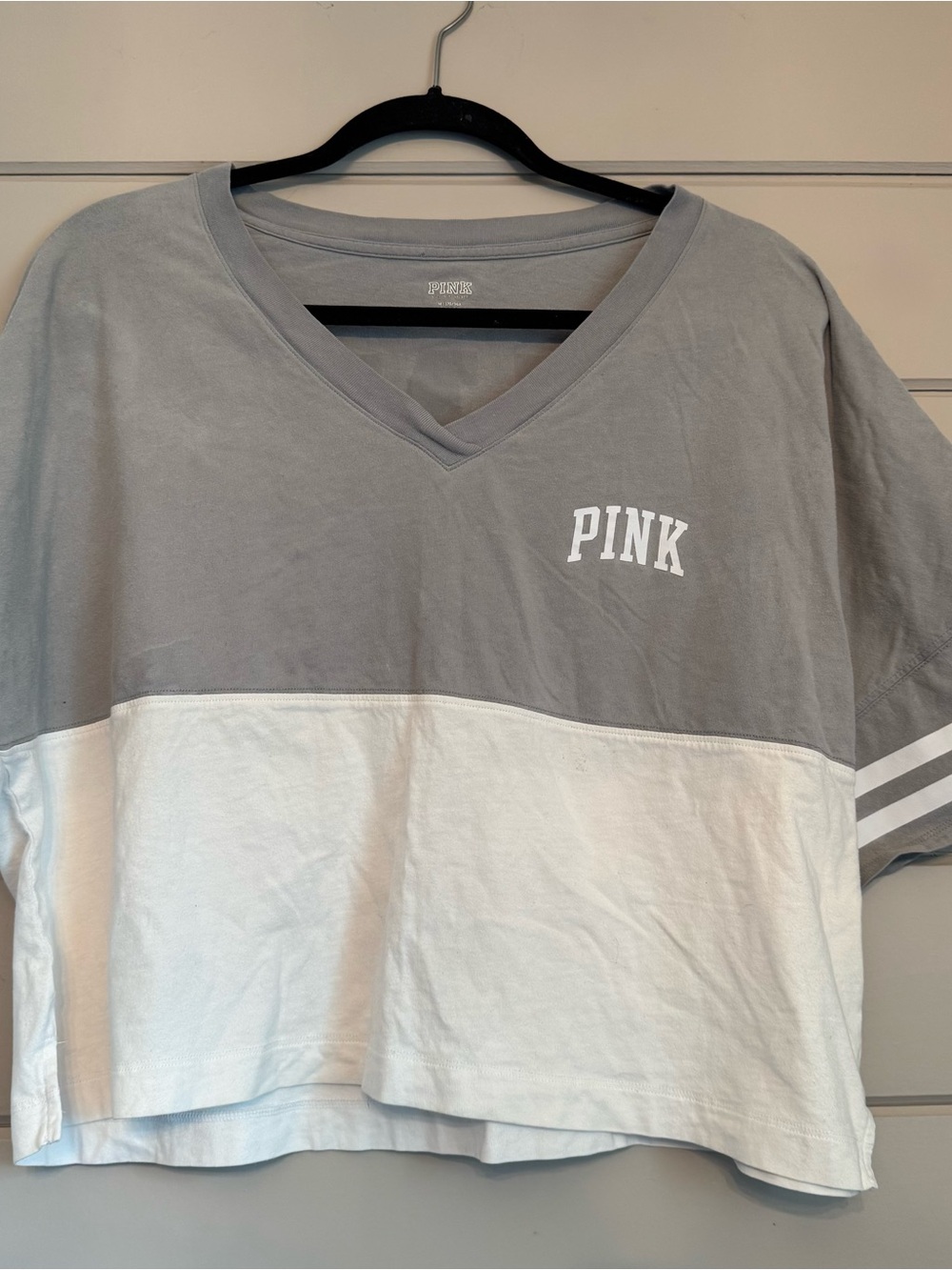 PINK Victoria's Secret Gray & White V-Neck Cropped Tee